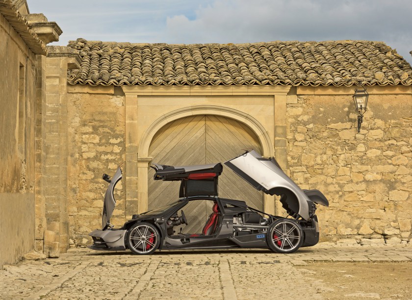 (Pagani Automobili)