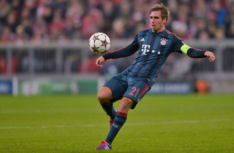 (GERMANY OUT) Philipp Lahm (Bayern) in Aktion waehrend dem 6. Spieltag der Gruppe D, UEFA Champions League FC Bayern Muenchen gegen Manchester Ctiy in der Allianz Arena am 10. Dezember 2013 in Muenchen. Endstand 2:3. (Photo by GASPA/ullstein bild via Getty Images)