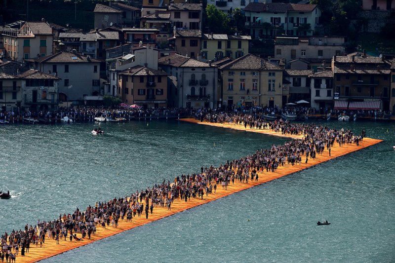 'The Floating Piers'