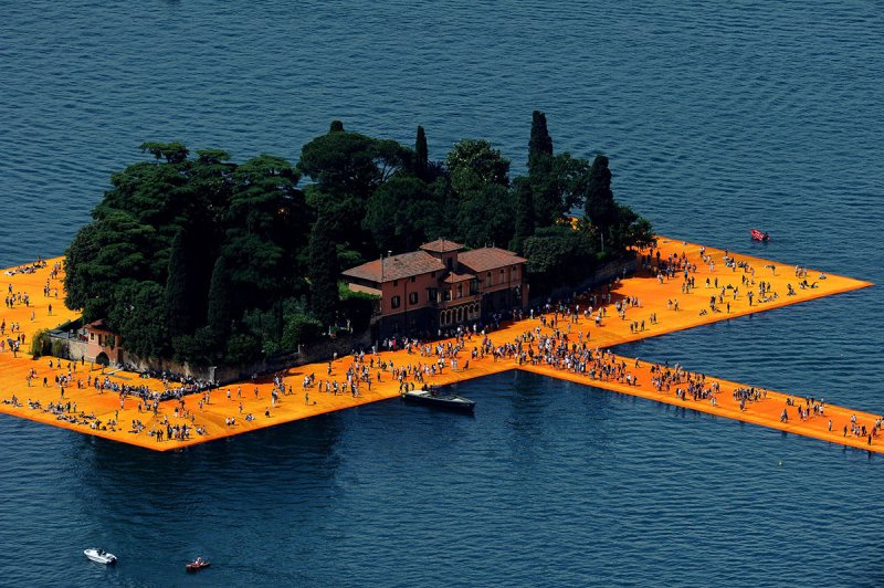 'The Floating Piers'