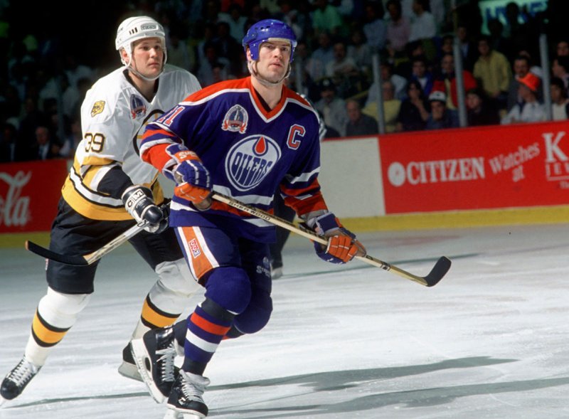 BOSTON, MA - MAY, 1990: Mark Messier #11 of the Edmonton Oilers skates on the ice against the Boston Bruins during the 1990 Stanley Cup Finals in May, 1990 at the Boston Garden in Boston, Massachusetts. (Photo by Bruce Bennett Studios/Getty Images)