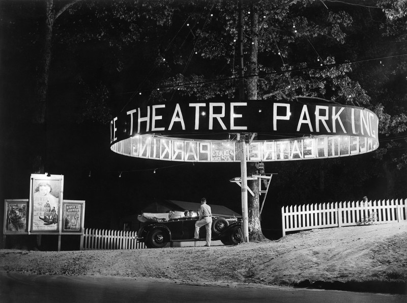 (GERMANY OUT) USA, California entrance to a drive-in cinema 1938 BIZ 9/1938 (Photo by ullstein bild/ullstein bild via Getty Images)