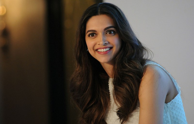 Indian Bollywood actress Deepika Padukone attends the launch of Axis Bank Indias mobile banking app in Mumbai on September 11, 2015. AFP PHOTO (Photo credit should read STR/AFP/Getty Images)