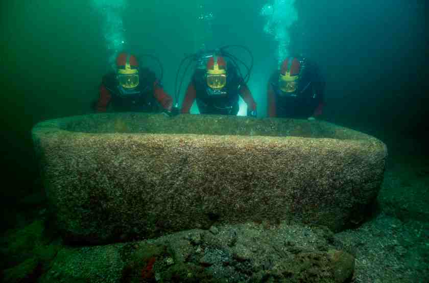 In the waters of Aboukir Bay, on the site of the now submerged ancient town of Canopus, a diver brings to light a ͚ Garden vat made of Pink granite. (Franck Goddio / Hilti Foundation)