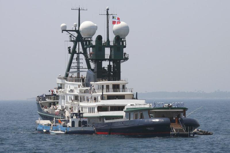 Antibes, FRANCE: This picture taken 21 June 2007 near the Cap d'Antibes on the French Riviera, shows the yacht of Australia's richest man, media mogul James Packer and his wife singer Arica Baxter. Packer, 39, who sits at the head of a media and gaming empire built up by his family over three generations, married the 29-year-old Baxter in a 20-minute civil ceremony in the coastal city of Antibes 21 June 2007. AFP PHOTO VALERY HACHE (Photo credit should read VALERY HACHE/AFP/Getty Images)