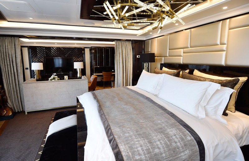 Master bedroom (Norwegian Cruise Line)