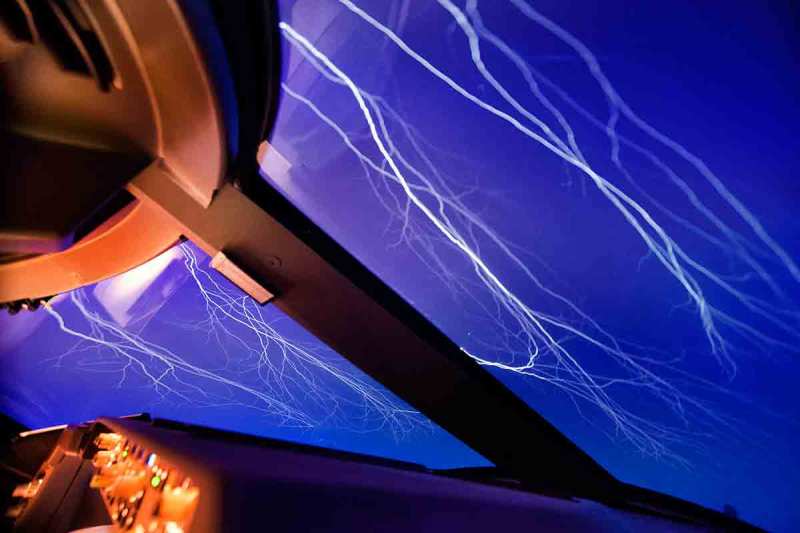 Lightning streaks across the sky like cracks in a windscreen. (Christiaan van Heijst Daan Krans/Caters News)