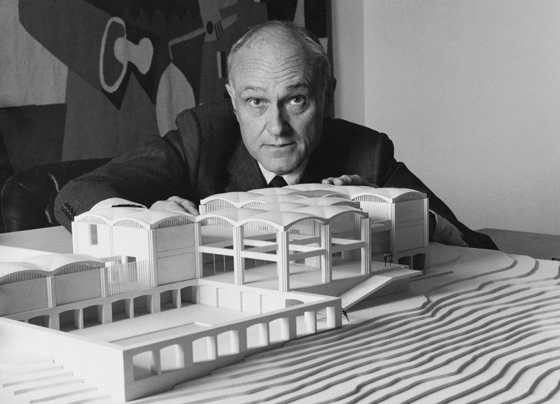 Architect Philip Johnson with a model of the David Lloyd Kreeger house in Washington, D.C. (Photo by Horst P. Horst/Condé Nast via Getty Images)