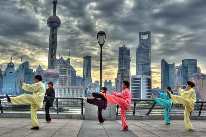 Group practicing Tai Chi in front of Shanhai skyline (leniners/Flickr)