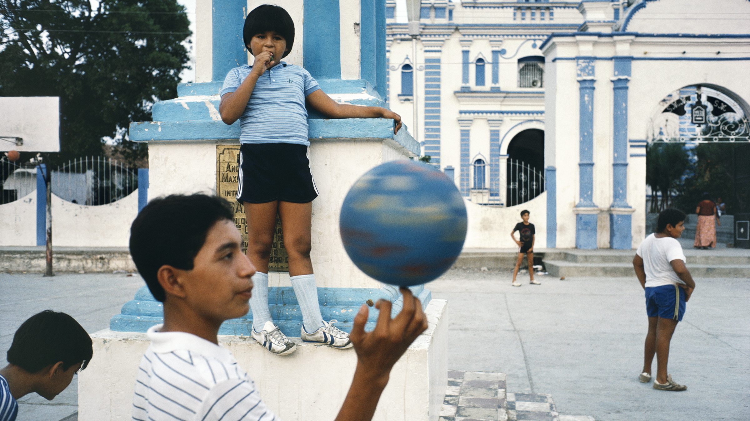 Tehuantepec, Oaxaca, 1985 (Alex Webb/Magnum Photos)