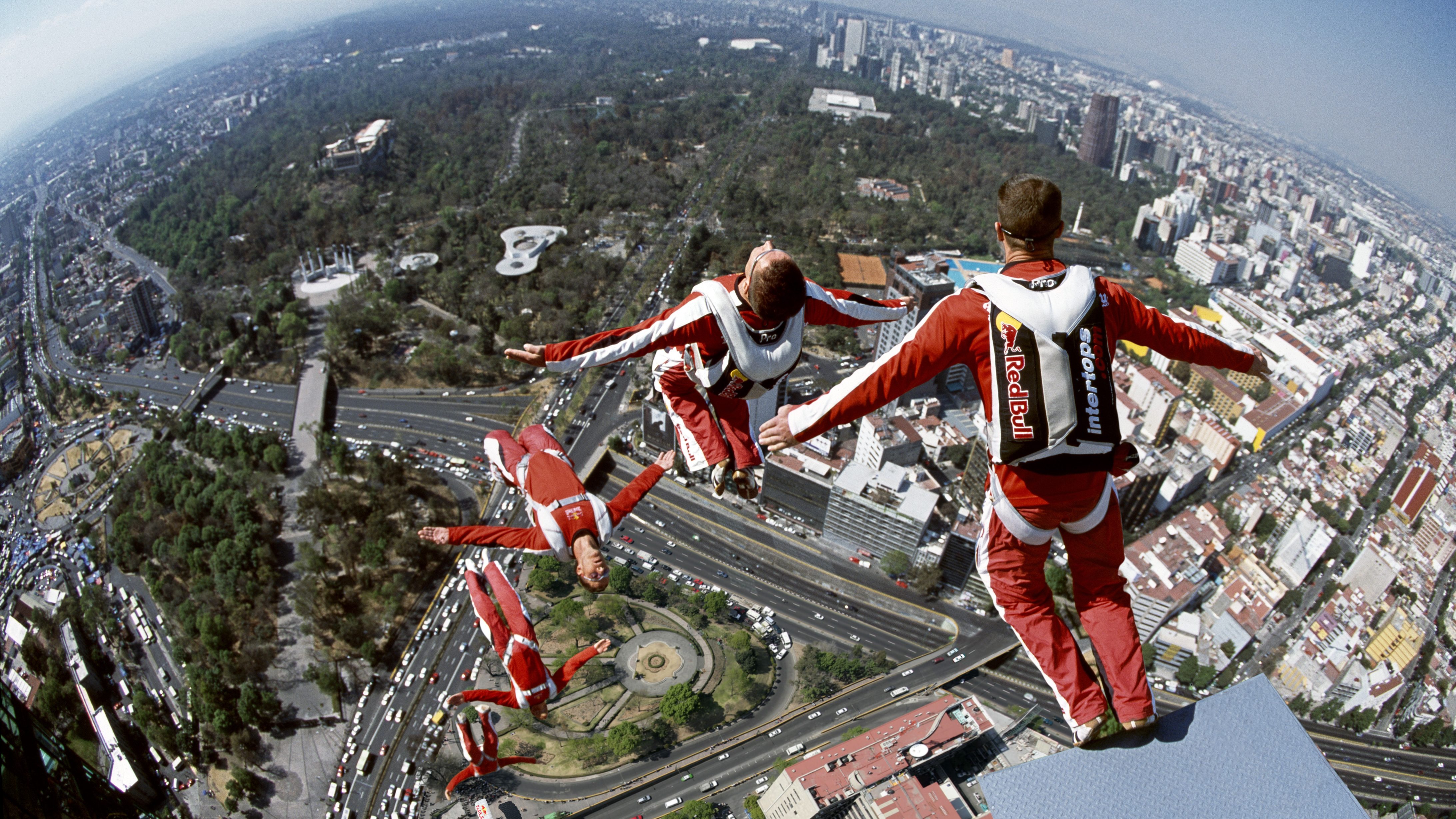 Multiple exposure image of Felix Baumgartner jumping off Torre Mayor in Mexico City in 2006 (Alfredo Martinez/Red Bull Content Pool)