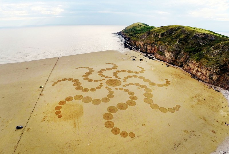 A aerial view of amazing sand art created by talented artist, Julian Richardson at Brean Down in Somerset. (Caters News)