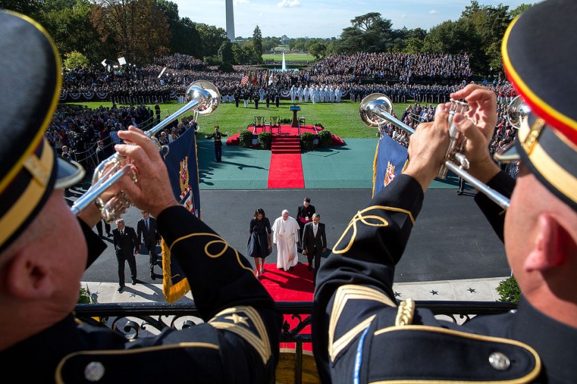 “David Lienemann scoped out a great vantage point from the Blue Room Balcony to capture this moment as the President and First Lady escorted Pope Francis back inside the White House following the State Arrival Ceremony on the South Lawn.” (Official White House Photo by David Lienemann)