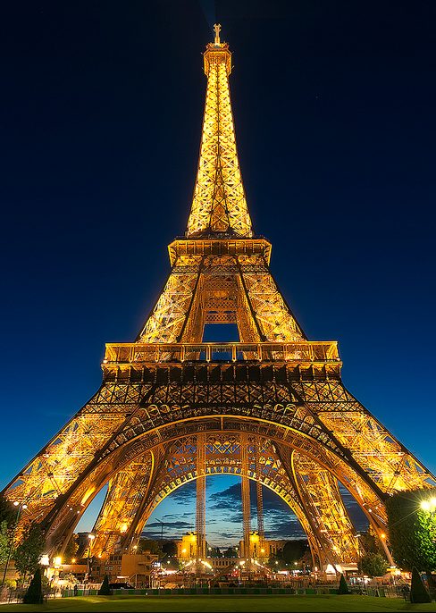 Paris' iconic landmark at dusk (Miroslav Petrasko via Flickr)