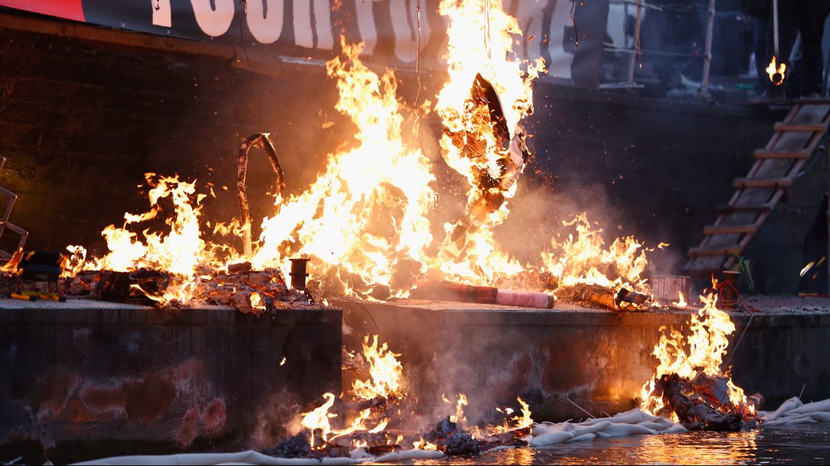 Son of Vivienne Westwood and Sex Pistols creator Malcolm McLaren, Joe Corre burns his entire £5 million punk collection at  on November 26, 2016 in London, England (Ki Price/Getty Images)