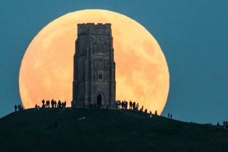 GLASTONBURY, UNITED KINGDOM - SEPTEMBER 27:  The supermoon rises behind Glastonbury Tor on September 27, 2015 in Glastonbury, England. Tonight's supermoon, so called because it is the closest full moon to the Earth this year, is particularly rare as it coincides with a lunar eclipse, a combination that has not happened since 1982 and won't happen again until 2033.  (Photo by Matt Cardy/Getty Images)