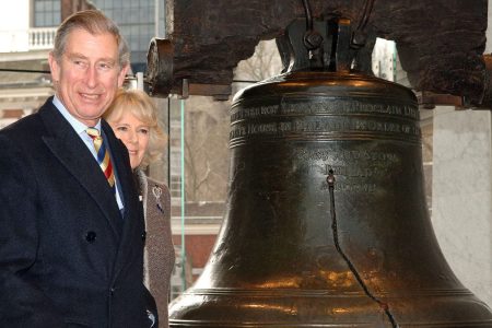 Prince Charles, Prince of Wales and Camilla, Duchess of Cornwall view the Liberty Bell (Anwar Hussein/Getty Images)