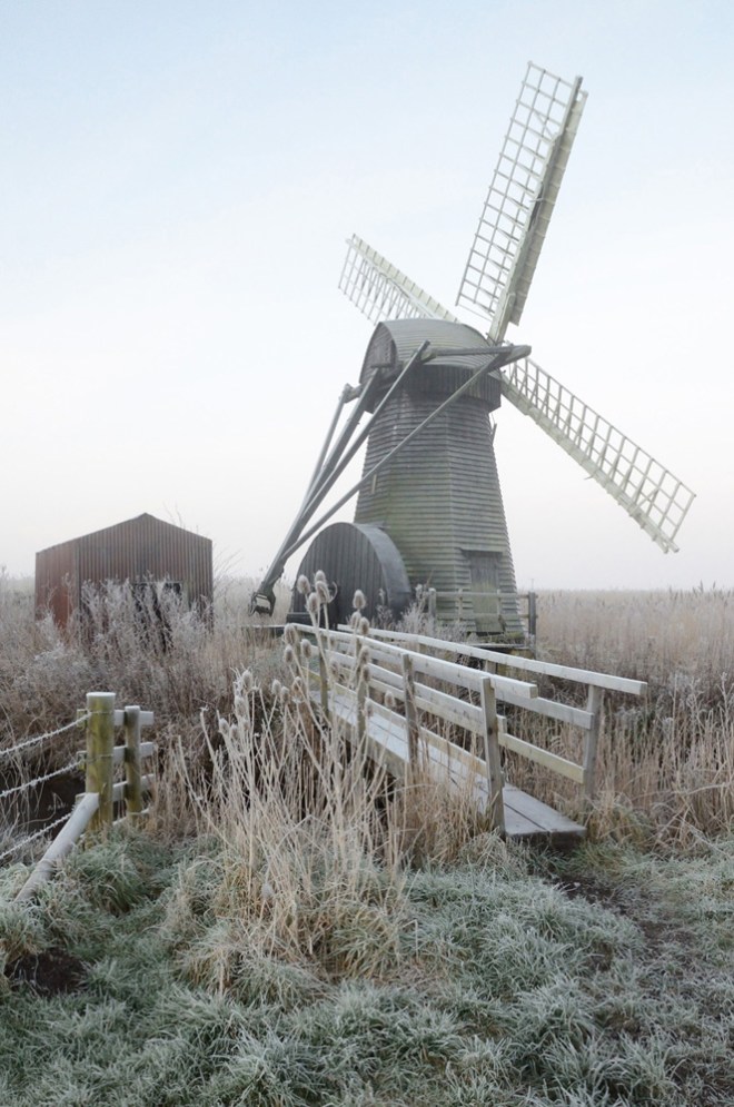 Hoarfrost over Herringfleet Mill, Suffolk, England (James Bailey)