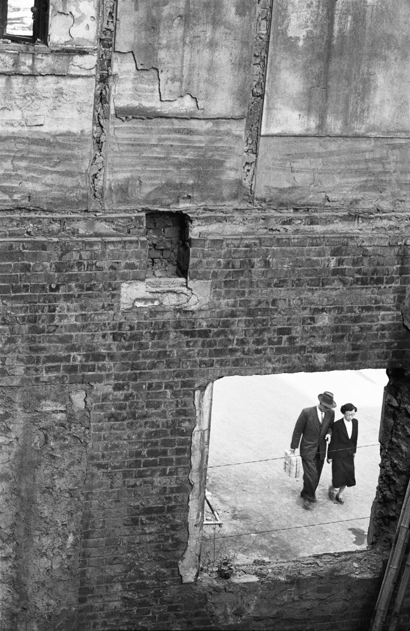 Couple walking through Meongdong in Seoul, Korea during 1956. (Han Youngsoo Foundation)