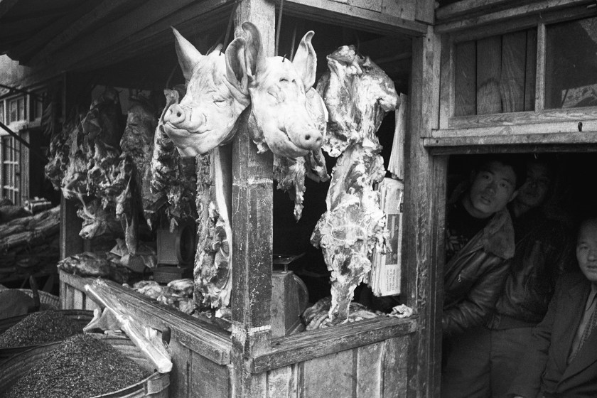 Butchers in Seoul, Korea during 1956-63. (Han Youngsoo Foundation)