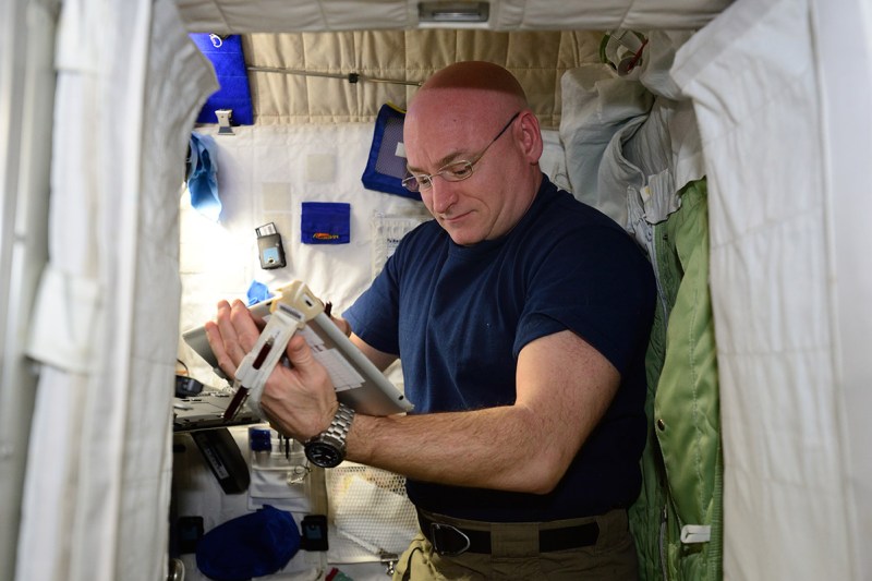 NASA Astronaut Scott Kelly performs the Fine Motor Skills Test as part of his One-Year Mission. This task tests Kelly’s ability to use his fine motor skills - pointing, dragging, shape tracing, and pinch-rotate – on an Apple iPad after extended time in space. (NASA)