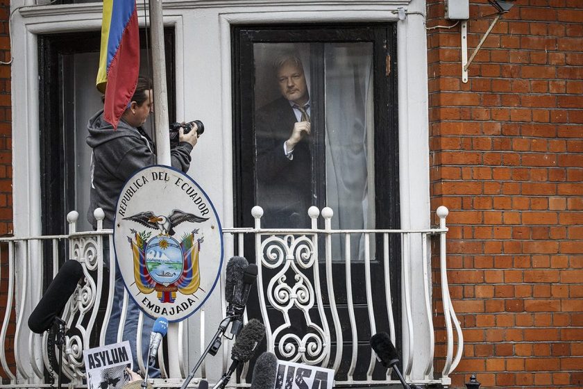 LONDON, ENGLAND - FEBRUARY 05: Wikileaks founder Julian Assange prepares to speak from the balcony of the Ecuadorian embassy where he continues to seek asylum following an extradition request from Sweden in 2012, on February 5, 2016 in London, England. The United Nations Working Group on Arbitrary Detention has insisted that Mr Assange's detention should be brought to an end. (Photo by Tolga Akmen/Anadolu Agency/Getty Images)