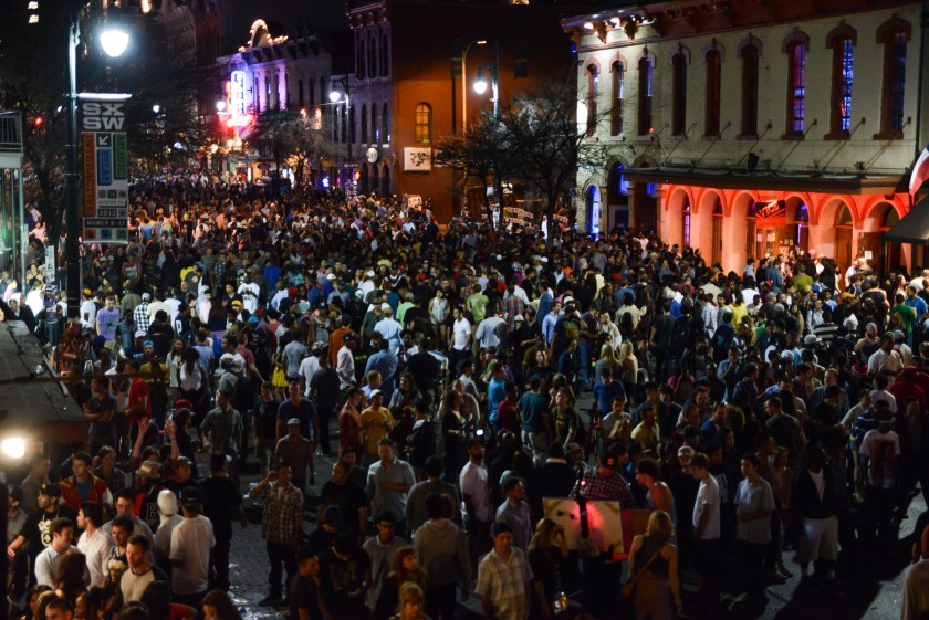 Crowds of festival music fans on 6th Street during Day 4 of SXSW 2013 Music Festival on March 15, 2013 in Austin, Texas. (Andy Sheppard/Redferns via Getty Images)