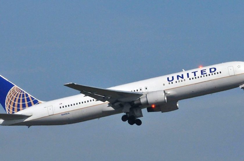 United Airlines Gets Pulverized on Twitter for Banning Girls Wearing Leggings