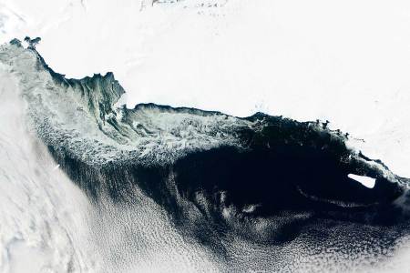 Sea ice and icebergs floating along the Ross Ice Shelf (Stocktrek Images/Getty Images)