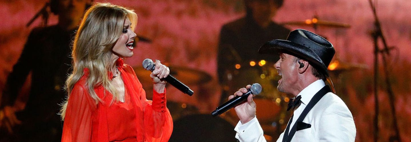 Faith Hill and Tim McGraw perform during the 51st annual CMA Awards at the Bridgestone Arena on November 8, 2017 in Nashville, Tennessee. (Photo by Taylor Hill/FilmMagic)