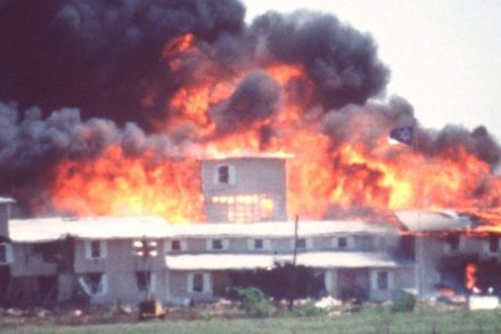 Smoking fire consumes the Branch Davidian Compound during the FBI assault. (Photo by Greg Smith/Corbis via Getty Images.)