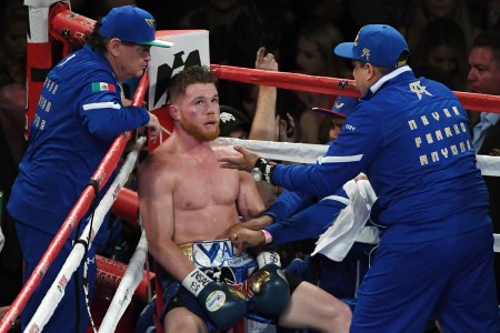 LAS VEGAS, NV - SEPTEMBER 16:  Manager/trainer Jose "Chepo" Reynoso (L) and trainer Eddy Reynoso (R) talk with Canelo Alvarez (C) in his corner after the fifth round of his WBC, WBA and IBF middleweight championship bout against Gennady Golovkin at T-Mobile Arena on September 16, 2017 in Las Vegas, Nevada. The boxers fought to a draw and Golovkin retained his titles.  (Photo by Ethan Miller/Getty Images)