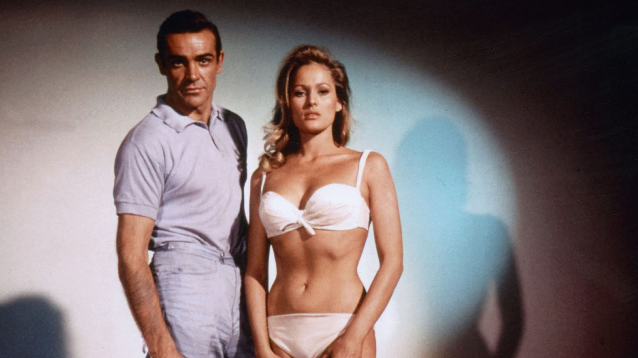 UNSPECIFIED - MAY 15:  James Bond against Dr. No for TerenceYoung with Ursula Andress, Sean Connery (James Bond 007) 1962  (Photo by Apic/Getty Images)