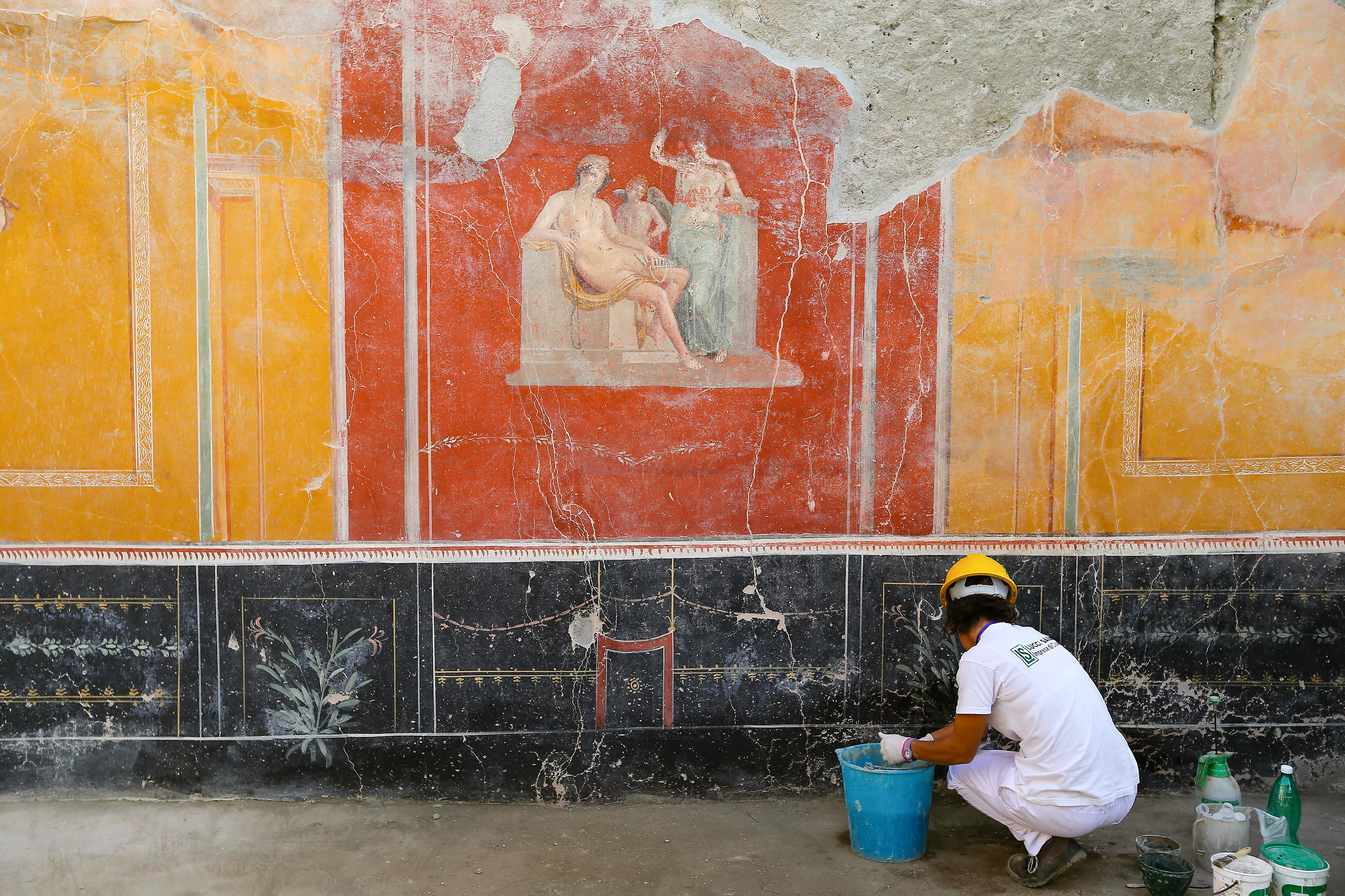 Pompeii shrine