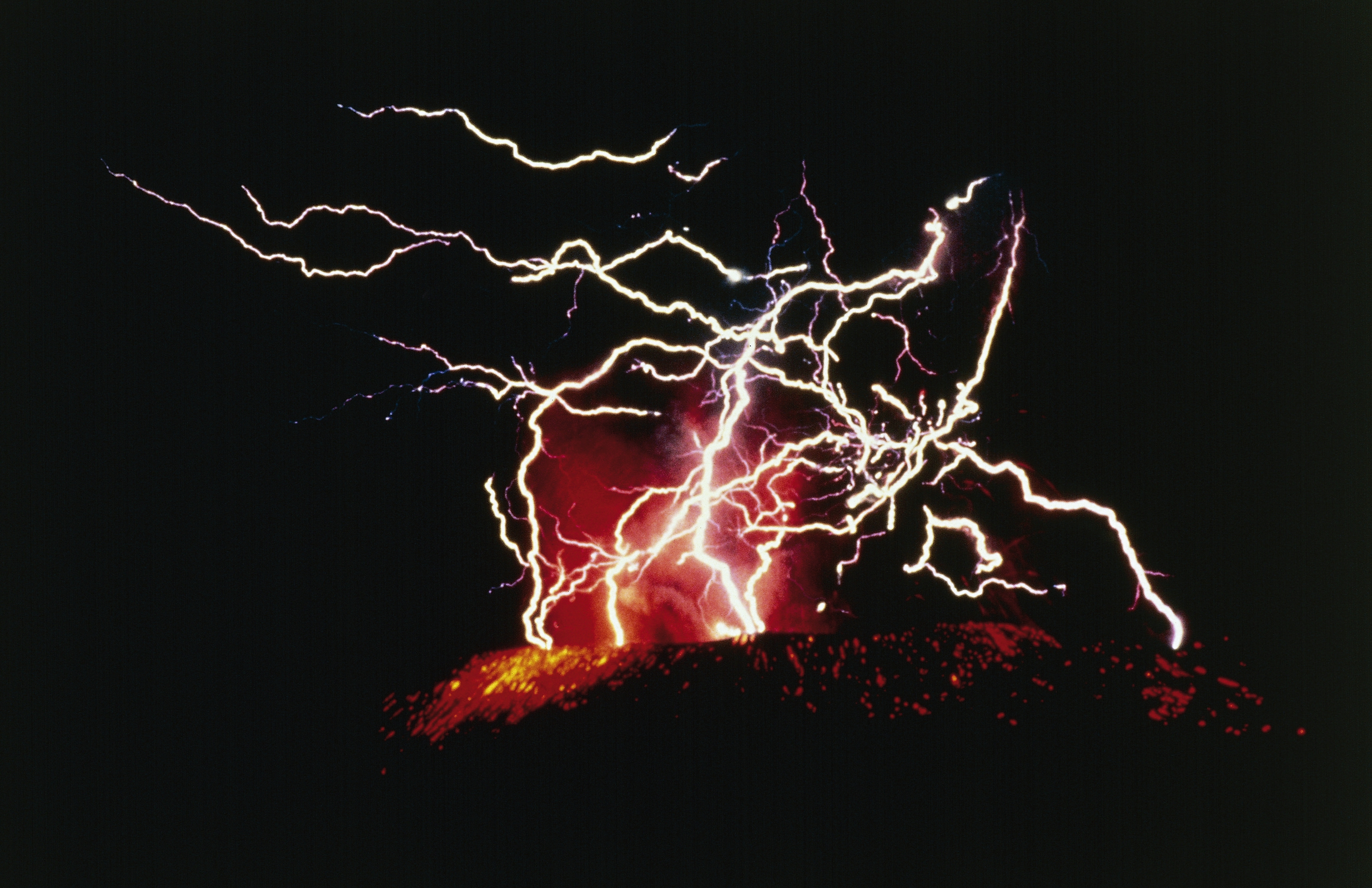 volcanic lightning