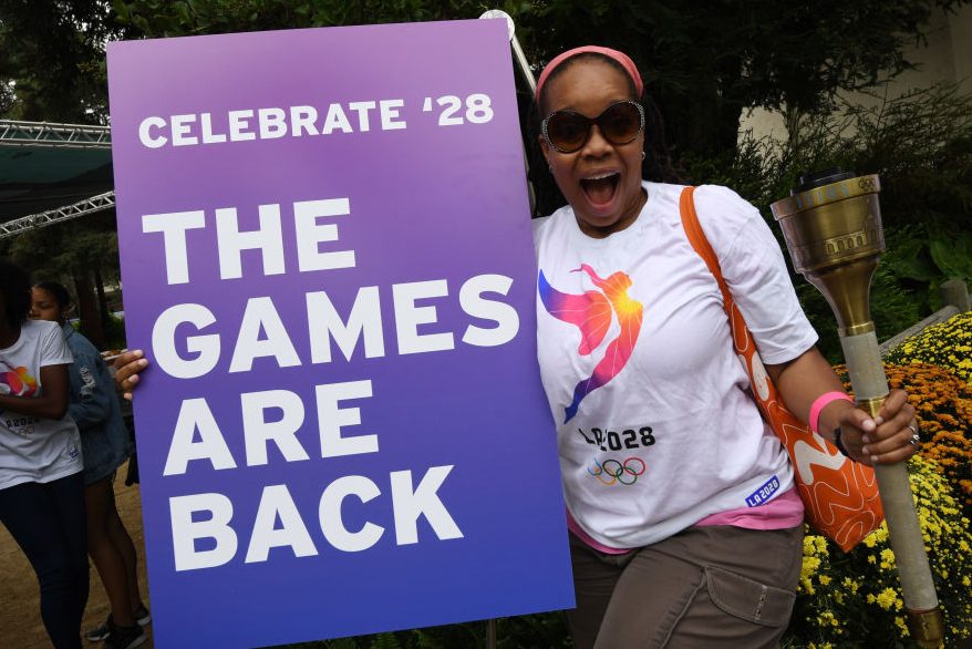 Danae Jones poses with Olympic volunteers. (MARK RALSTON/AFP/Getty)