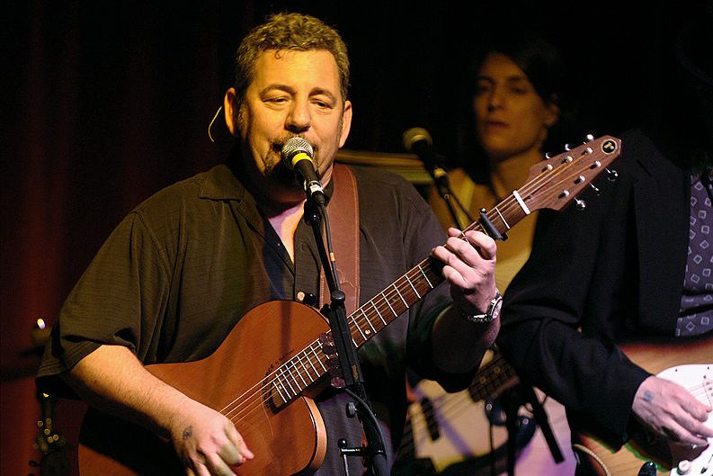 MSG chairman James Dolan plays guitar. (James Keivom/NY Daily News Archive via Getty)