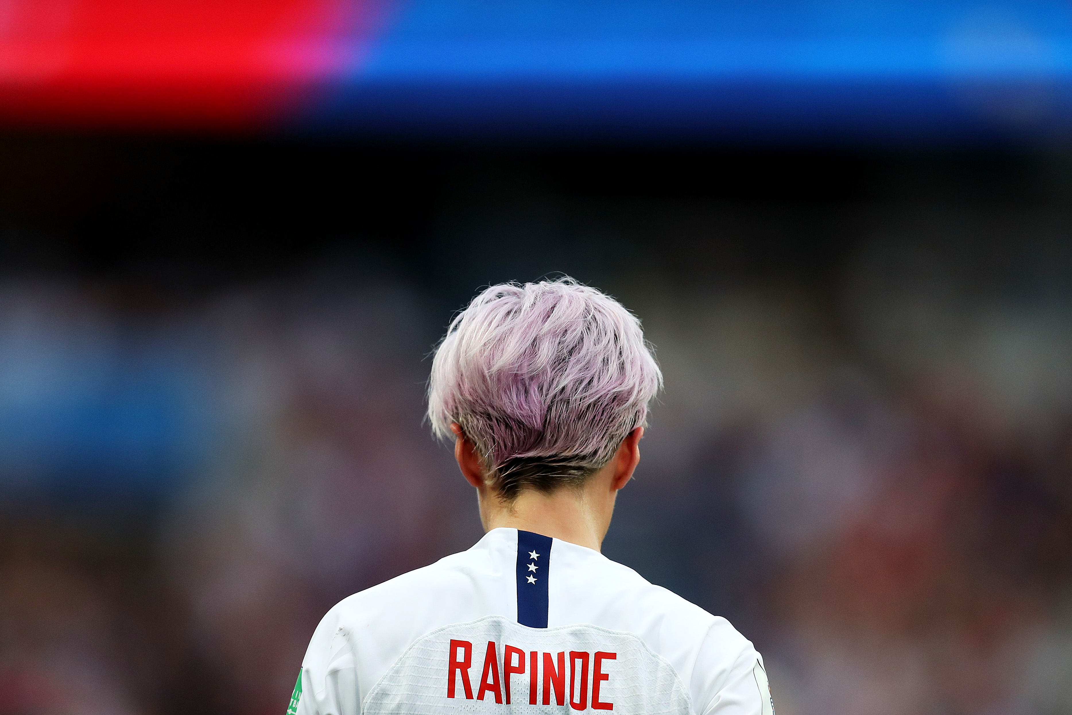 How to dress like megan rapinoe