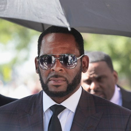 R&B singer R. Kelly leaves the Leighton Criminal Courts Building following a hearing on June 26, 2019 in Chicago, Illinois.