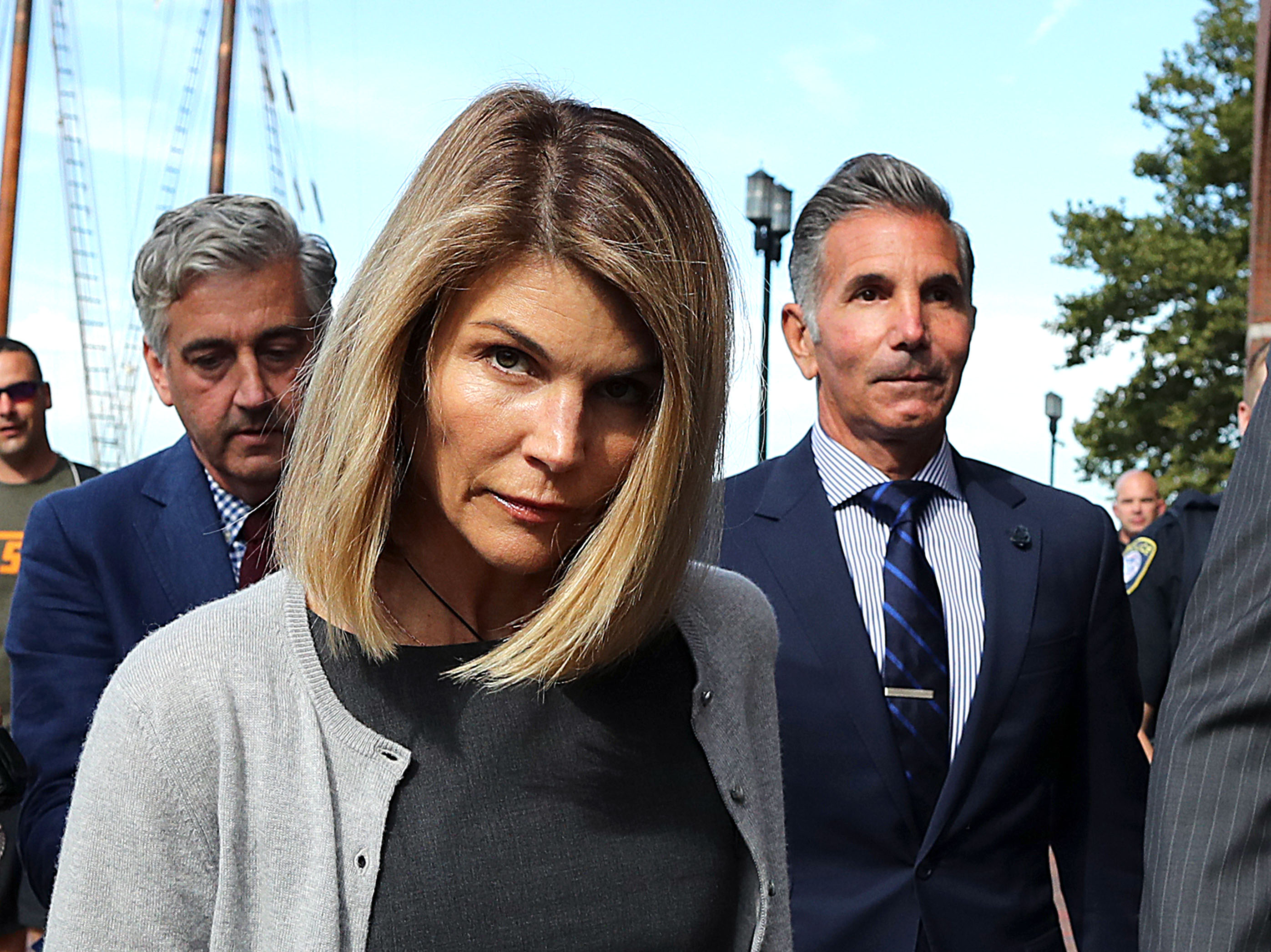 lori loughlin prison expert