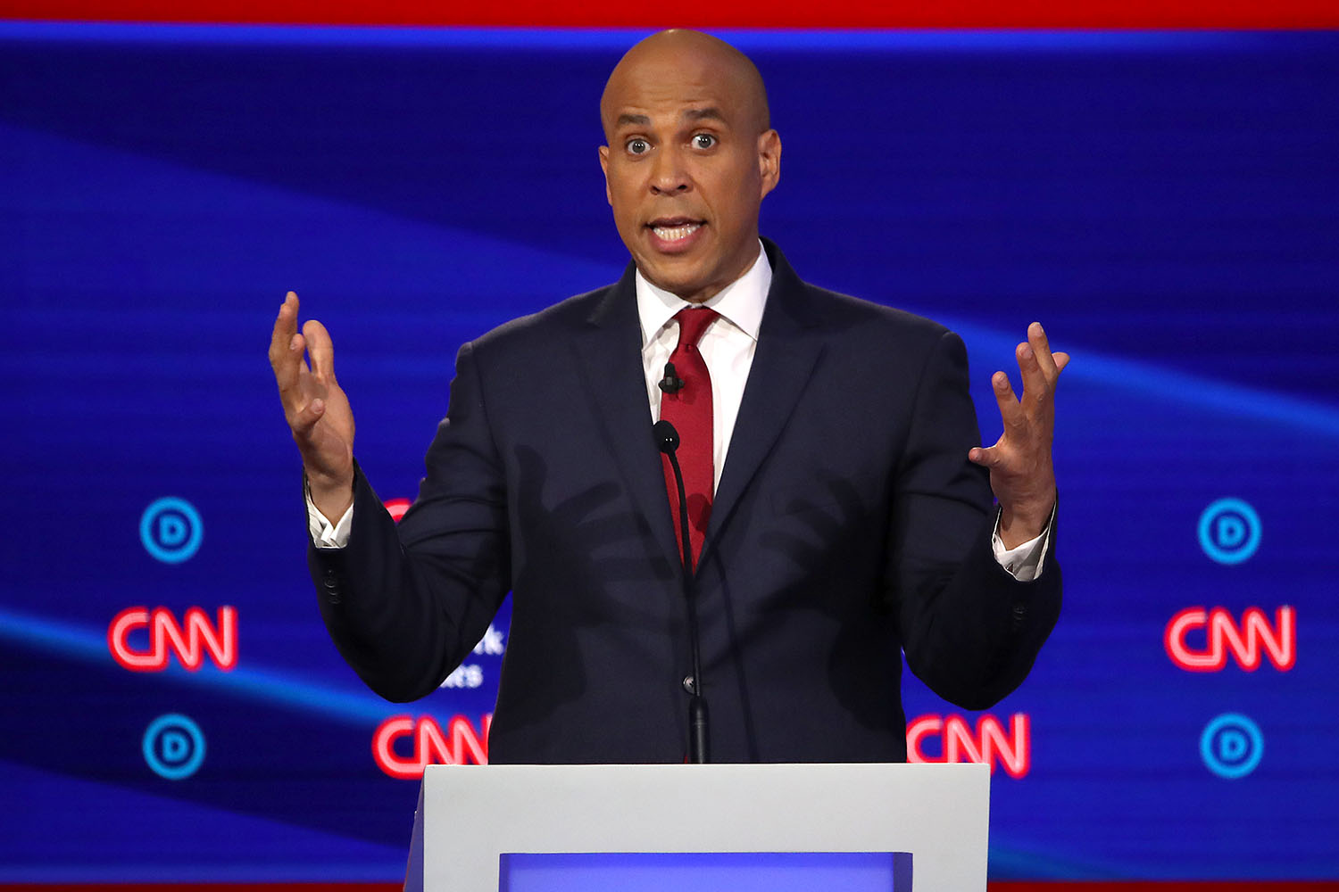 cory booker suit guide democratic debate