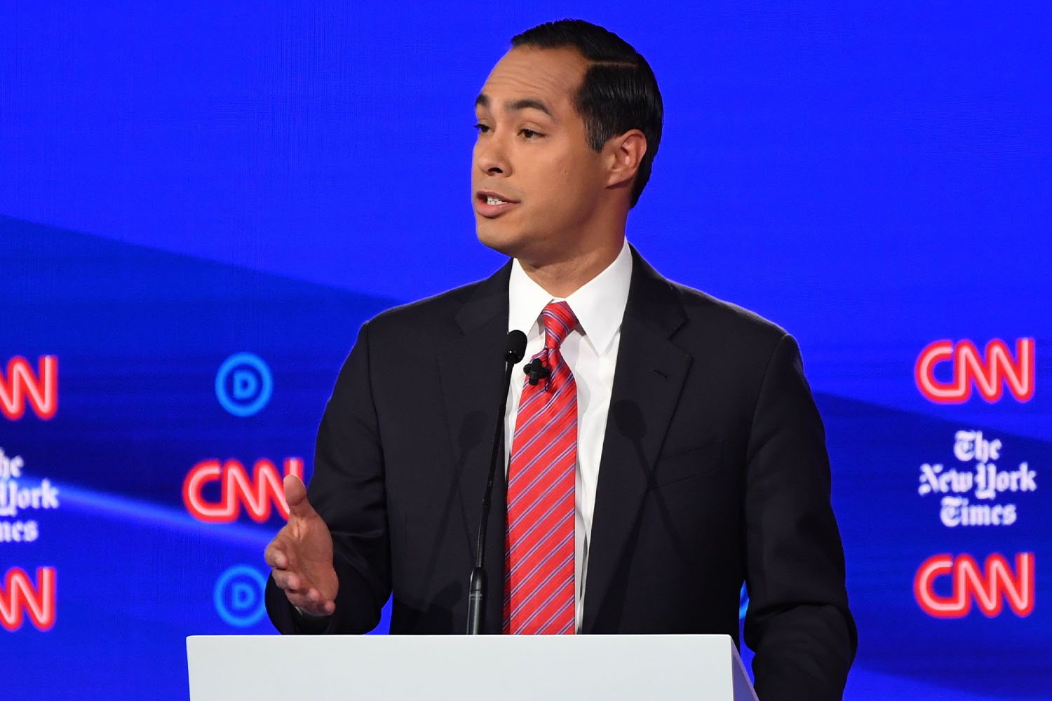 julian castro suit guide democratic debate