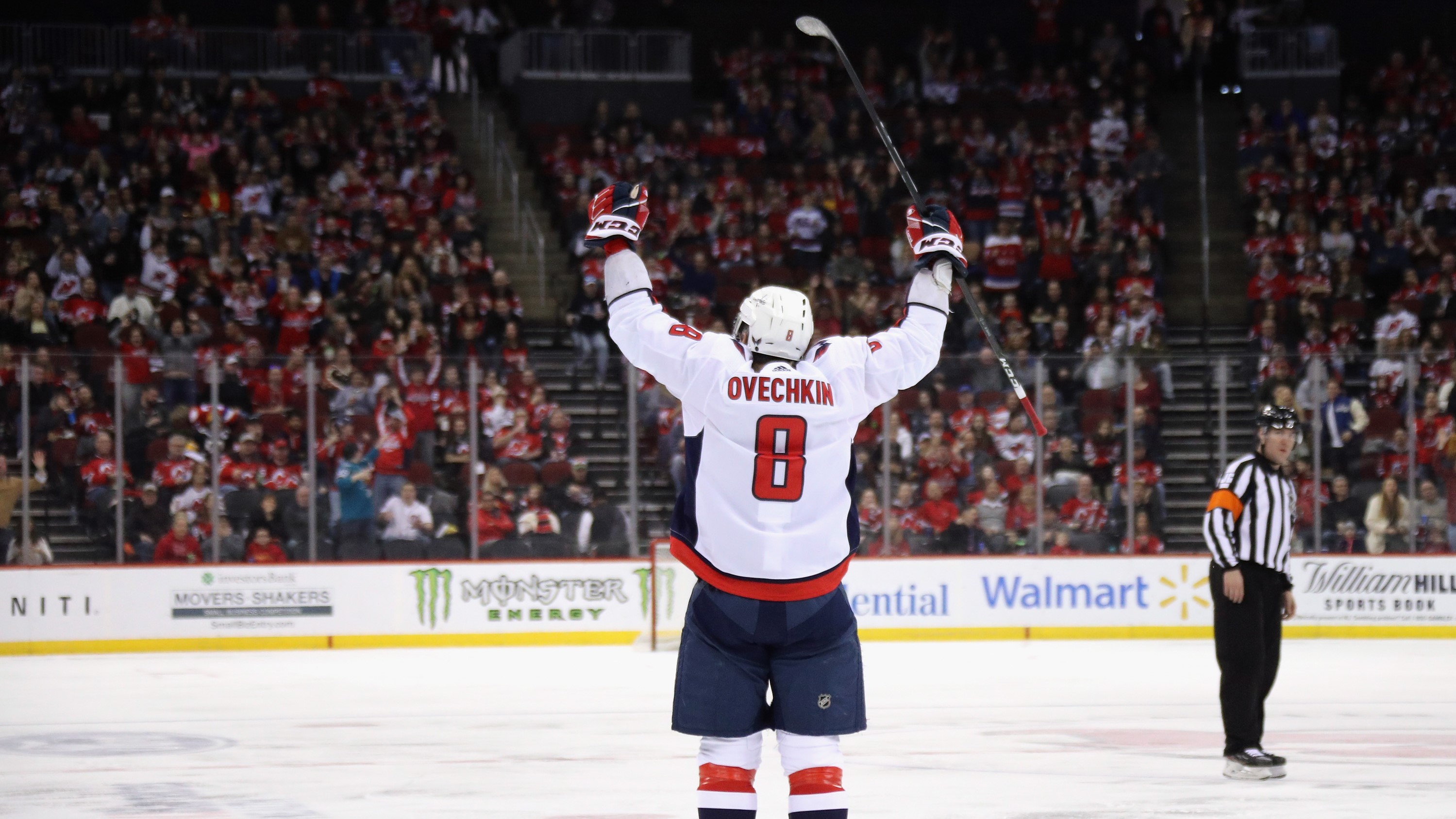 Alex Ovechkin scores 700th goal