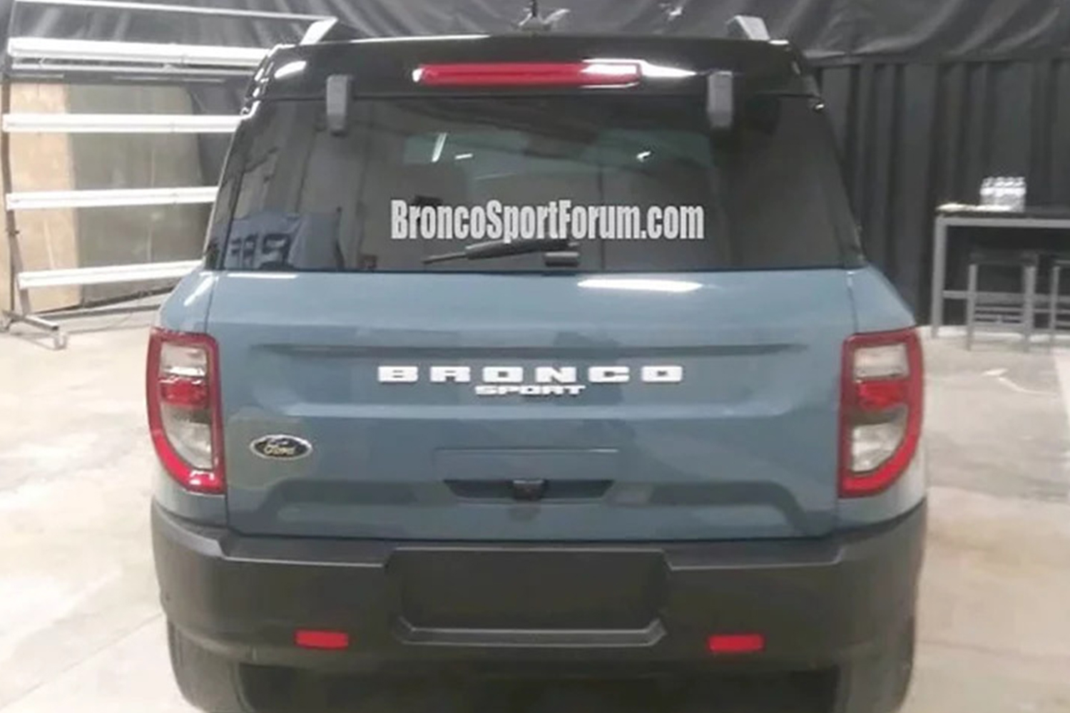 Rear end of a blue Ford SUV