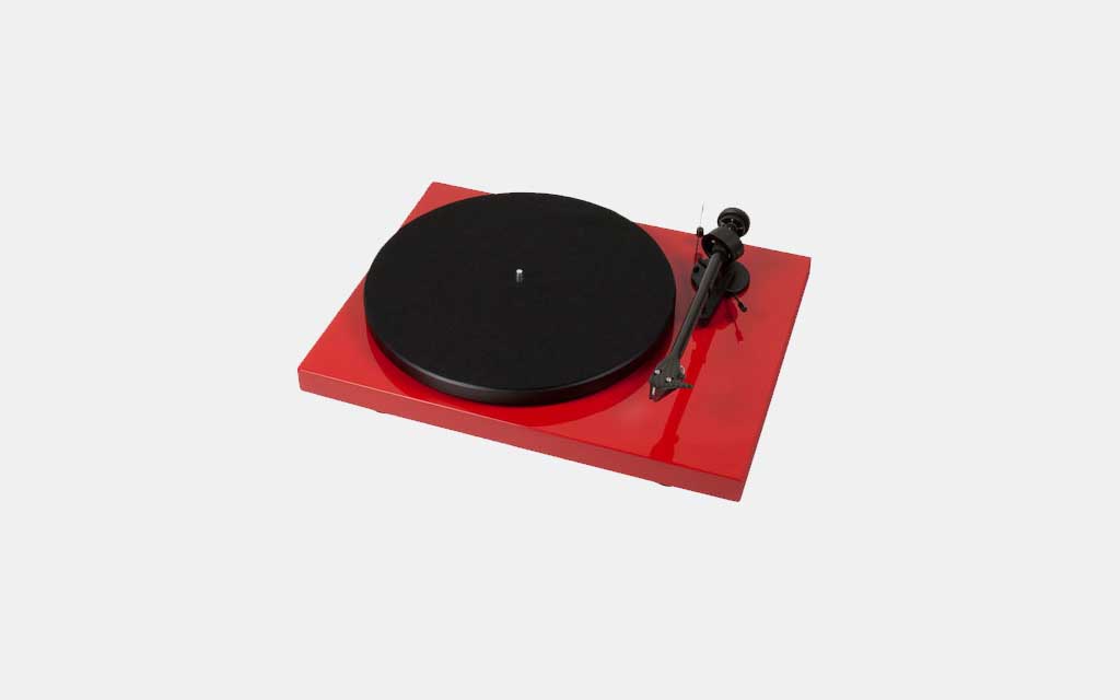 Pro-Ject Debut Carbon DC Turntable