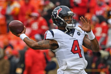 Deshaun Watson throwing a pass