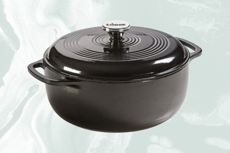 Lodge Cast Iron six quart Dutch oven in black