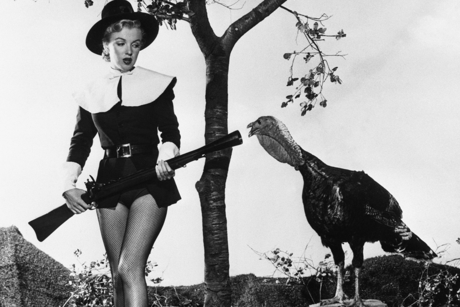 marilyn monroe posing with a turkey