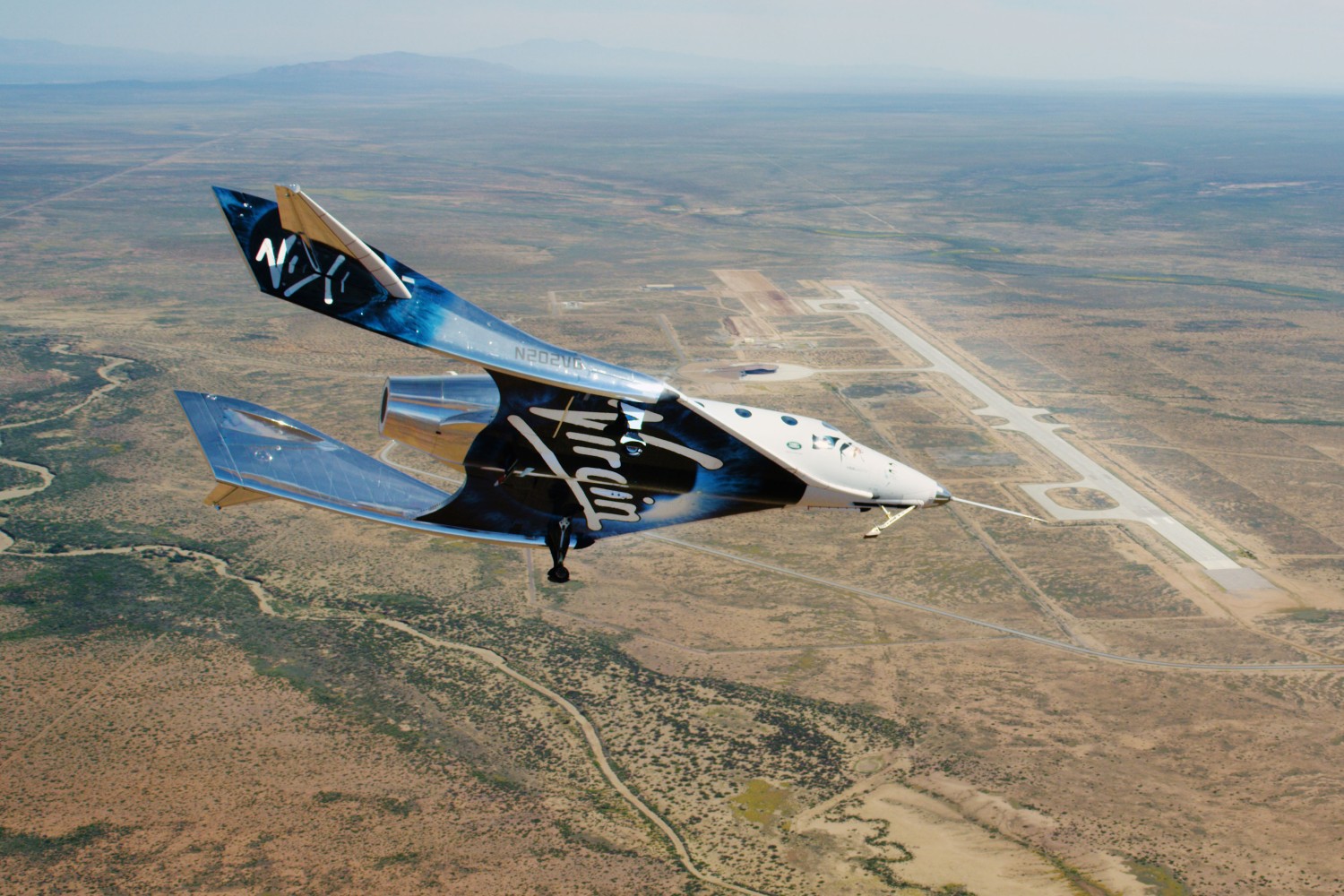 SpaceShipTwo Unity flying free in New Mexico Airspace for the first time