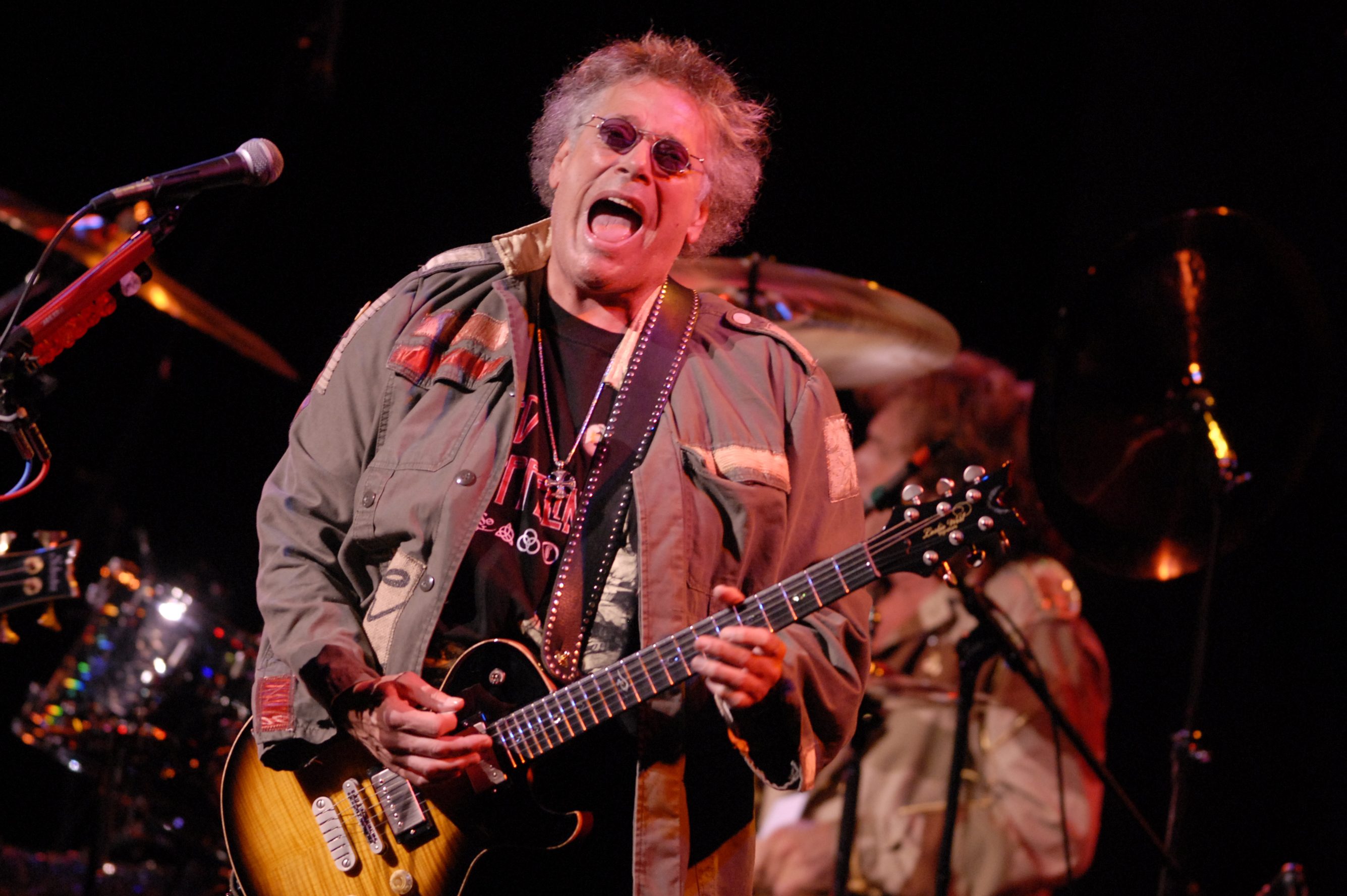 Music World Pays Tribute to Deceased "Mississippi Queen" Rocker Leslie West